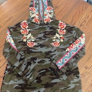 ANDREE BY UNIT Camouflage Patterned Apparel